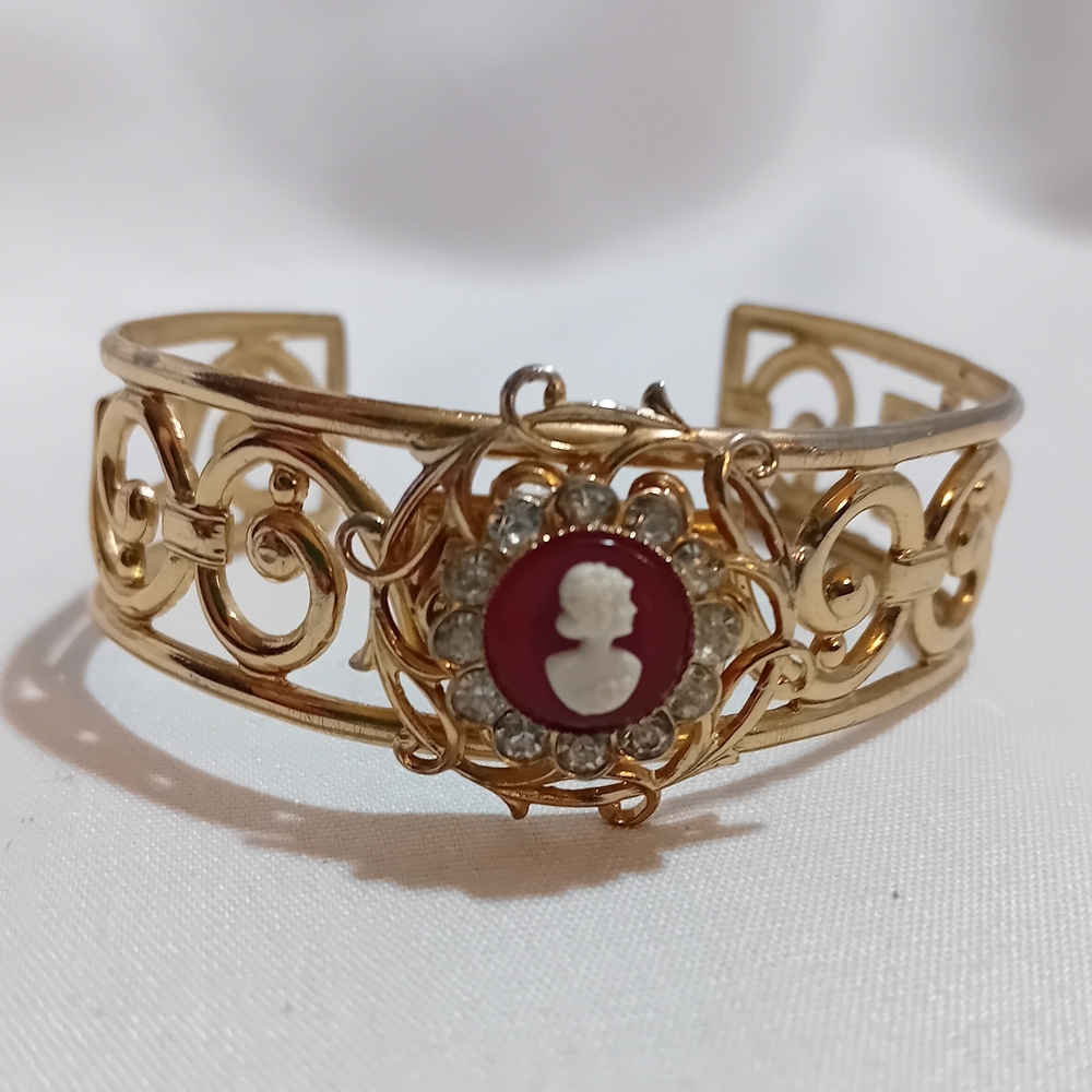 Vintage Coro Gold Cameo Bracelet